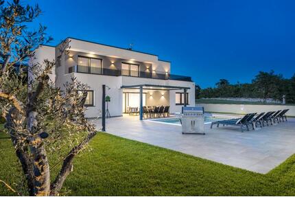 Villa Ana Istrien: Luxus Ferienhaus mit beheiztem Pool & Wallbox - Waldshut-Tiengen