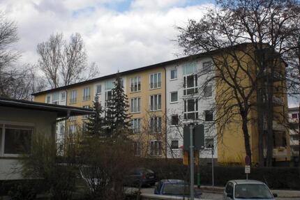 komplett neu sanierte, bezugsfertige 3-Zimmerwohnung – Bad mit Wanne, Einkaufen & Klinikum fußläufig - Hoyerswerda