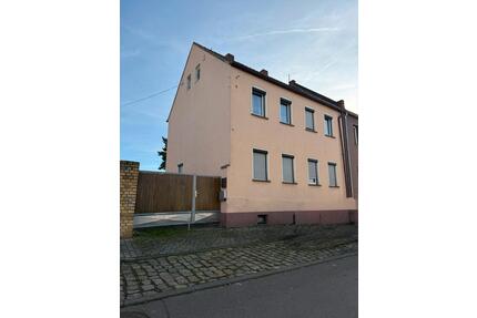 Solide Doppelhaushälfte - 215.000,00&nbsp;EUR Kaufpreis, ca.&nbsp; 130,00&nbsp;m&sup2; in Markranstädt (PLZ: 04420)