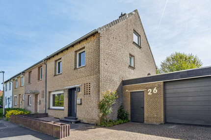 Reihenendhaus mit großem Grundstück, Pool und wohnmobilgeeigneter Doppelgarage - Rheine