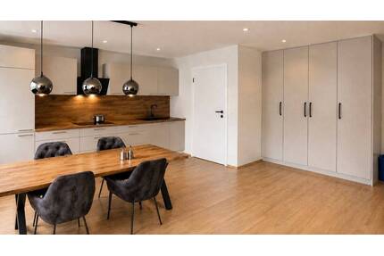 Erstbezug nach Kernsanierung: Hochwertig möblierte 2-Zimmer-Wohnung mit Süd-Loggia - Oberschleißheim