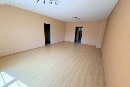 Gepflegte 3 ZKB in ruhiger, sonniger Lage mit Balkon, Garage und Stellplatz in Mettlach zu vermieten!