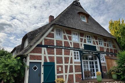 Mietwohnung unter Reet im Dorfkern von Marxen