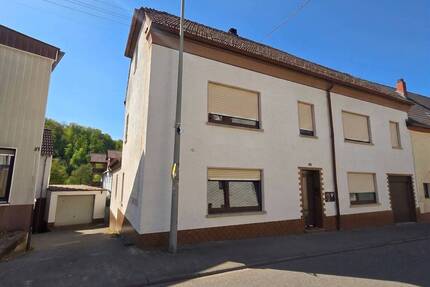 Schönes Mehrfamilienhaus mit viel Potenzial in guter Lage - Zweibrücken / Mittelbach