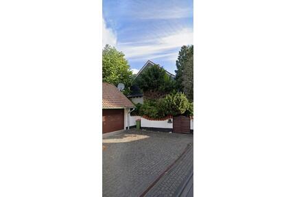 Doppelhaushälfte - 3 Etagen + Doppelgarage auf 760m2 in Remscheid