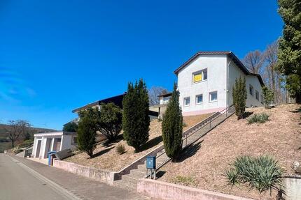 Gepflegtes freistehendes Haus in traumhafter Lage von Olsbrücken