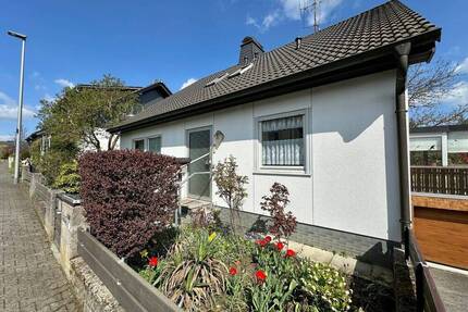 Freistehendes Einfamilienhaus mit Doppelgarage in Taunusstein-Wingsbach