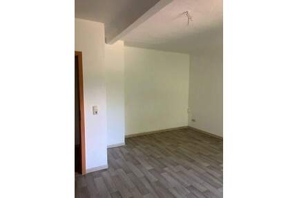 Stilvolles Wohnen in zentraler Lage - ideal für Paare oder Berufspendler, sofort frei - Lauta