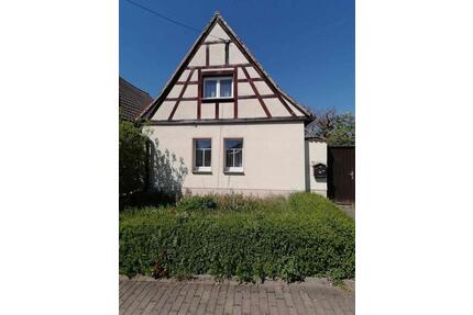 Kleines Wohnhaus, Wochenendhaus, großer Garten - Kölleda