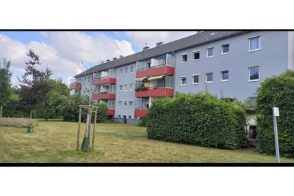 Möblierte 3-Zimmer-Wohnung mit Balkon & Parkplatz - Düsseldorf Golzheim
