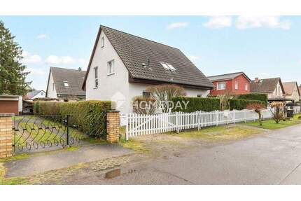 Freistehendes Einfamilienhaus mit gehobener Ausstattung - Familienidylle auf drei Ebenen & ELW - Berlin Karow