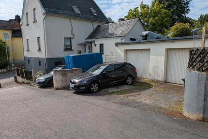 Freistehendes Einfamilienhaus mit Doppelgarage in Ortsrandlage - Gückingen