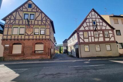 Provisionsfrei: 2 Häuser (Fachwerk-Ensemble) + Scheune auf 591m² - Hösbach