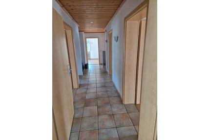 Helle 4 Zimmer Wohnung mit Balkon zu vermieten - Ebershausen