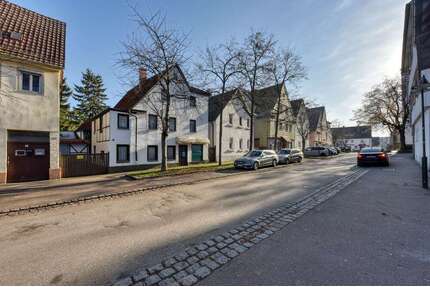 Haus zum Kaufen in Stuttgart-ZuffenhausenMitte 290.000,00 € 184.5 m² - Stuttgart-Zuffenhausen/Mitte