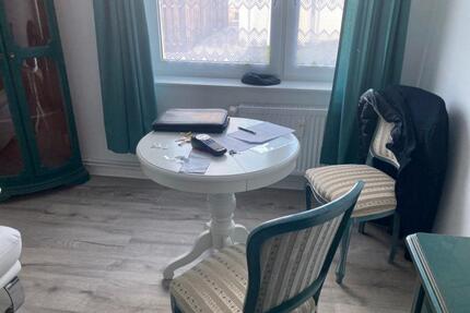 Teilmöblierte 2 RW, mit Keller und Stellplatz im EG - Binz