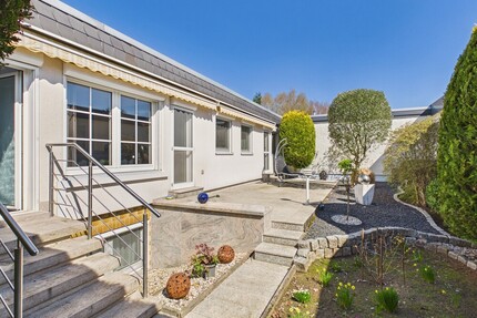 Einzigartiger Atrium-Bungalow in Maintal-Bischofsheim mit EBK, Traumgarten und Garage - Maintal / Bischofsheim