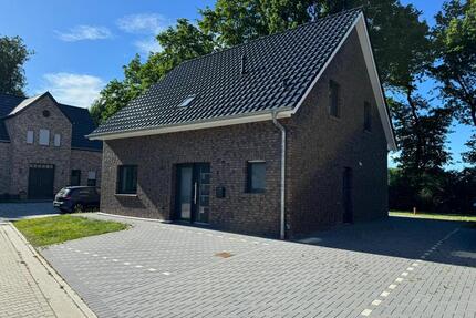 OHNE PROVISION Einfamilienhaus in Surwold, Neubau