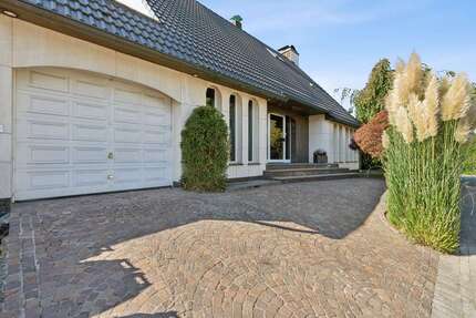 Haus zum Kaufen in Ratingen 825.000,00 € 261 m²