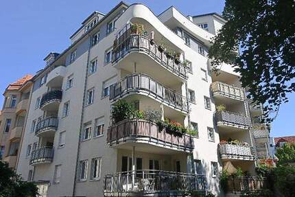 Zentrumsnahe Wohnung mit großem Balkon, Lift und Stellplatz - Leipzig Südvorstadt