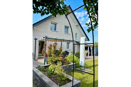 6 Zi-Einfamilienhaus mit ausgebautem UG, Sauna und Fitnessraum - Niederzier