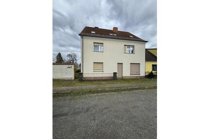 Großes Einfamilienhaus - 70.000,00&nbsp;EUR Kaufpreis, ca.&nbsp; 235,00&nbsp;m&sup2; in Lauchhammer (PLZ: 01979)
