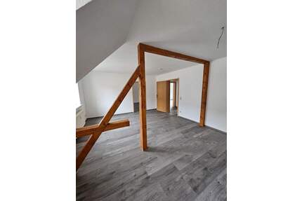 2 Raum- Dachgeschoss- Wohnung - 340,00&nbsp;EUR Kaltmiete, ca.&nbsp; 59,20&nbsp;m&sup2;&nbsp;Wohnfl&auml;che in Döbeln (PLZ: 04720)
