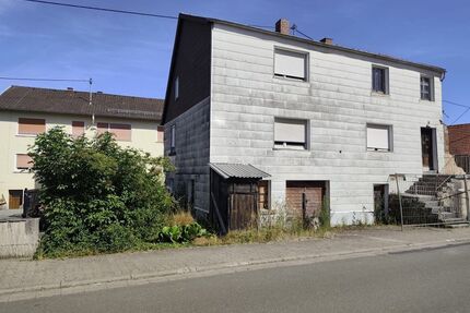 Provisionsfrei* Sanierungsbedürftiges Einfamilienhaus mit 630 m² Grundstück - Niedernkirchen-Morbach
