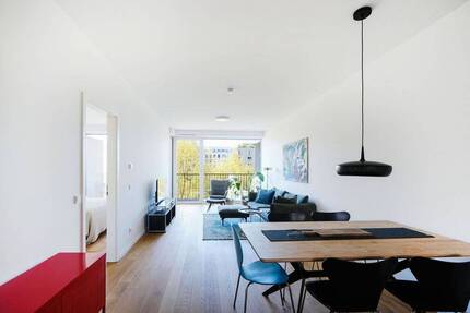 Lichtdurchflutete, geschmackvoll neu möblierte Wohnung mit Parkblick (flexibler Zeitmietvertrag) - Berlin Kreuzberg
