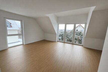 Helle 2,5 Zimmer Wohnung mit ausgebautem Dachspitz & Balkon - Ilshofen