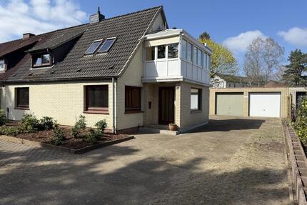 Doppelhaushälfte mit Potenzial von Privat - Norderstedt Friedrichsgabe