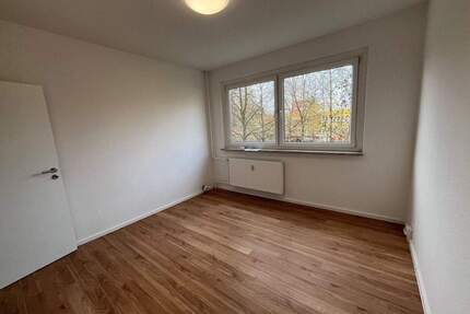 MEGA Studentenangebot..Super 3-Zimmer-WG-Wohnung mit Einbauküche, all incl., sofort einzugsfertig - Zwickau Neuplanitz