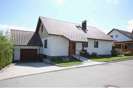 ...sofort frei! Das Einfamilienhaus mit Garage und Einliegerwohnung am Ortsrand! - Geislingen
