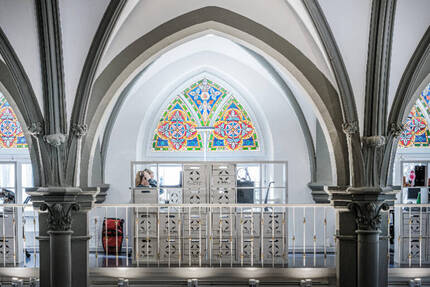 Fix Desk Open Space: Flexible, zentrale Arbeitswelt in einer historischen Kirche - Konstanz Altstadt