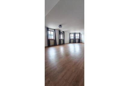 Helle Wohnung zu vermieten - 988,00&nbsp;EUR Kaltmiete, ca.&nbsp; 82,00&nbsp;m&sup2; in Ebermannstadt (PLZ: 91320)