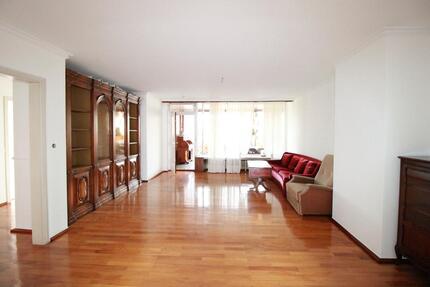 Großzügige Wohnung mit Wintergarten und Hofgarten zentral in Eppelborn