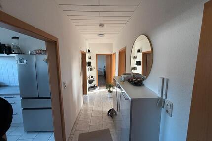 3-Zimmer Wohnung mit Balkon und Garagentore - Schöningen