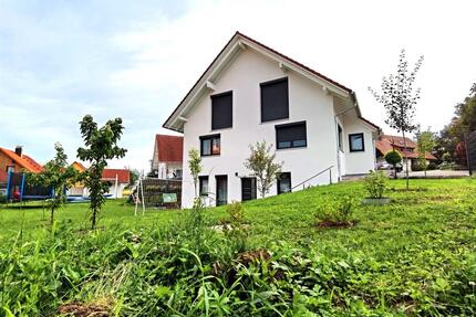 Einfamilienhaus (massiv) mit Einliegerwohnung Energieeffizienz A+ - Ühlingen-Birkendorf