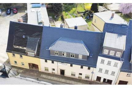 Wohnhaus mit Gewerbemöglichkeiten zentral in Waldheim für dich.