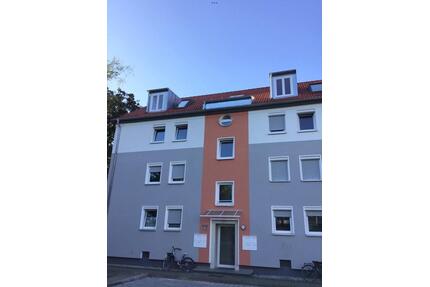 Im August schon Einziehen, erst ab Mitte September zahlen - schicke 3-Zi.-DG-Whg. mit Loggia-Balkon - Dachau