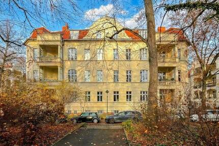 Altbaucharme in Pankow: große Zimmer, Dielenboden und ruhige Lage am Amalienpark - Berlin
