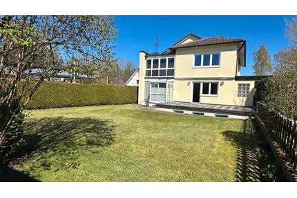 Zweifamilienhaus mit Wintergarten und herrlichen Garten. - Weiherhammer