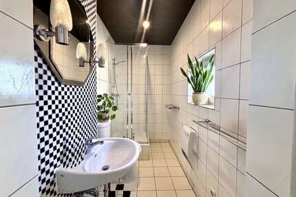 Wohnung zum Kaufen in Naumburg 250.000,00 € 321.43 m²