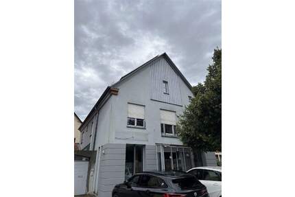 ehemalige Bankfiliale mit großzügiger Wohnung in guter Lage von Königheim