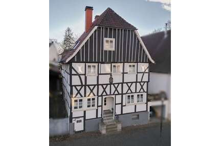 Haus zum Kaufen in Arnsberg 200.000,00 € 197 m²