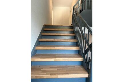 2 Zimmer, Küche, Bad, Flur - 56m² DG-Wohnung (renoviert) - Oelsnitz (Erzgebirge)