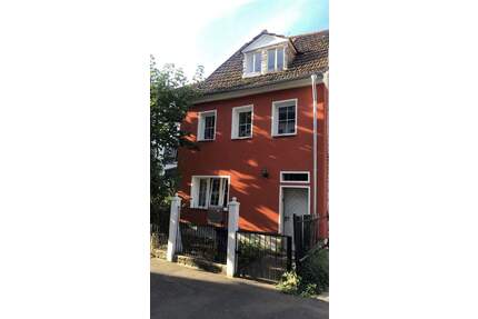 PREISREDUZIERUNG! Heidingsfeld: gemütliches Häuschen mit Potential - Würzburg-Heidingsfeld