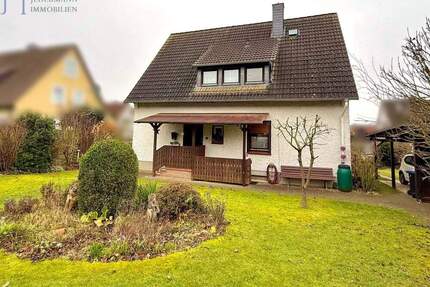 Vielseitiges Zweifamilienhaus mit Ausbaupotential in bevorzugtem Einbecker Viertel!