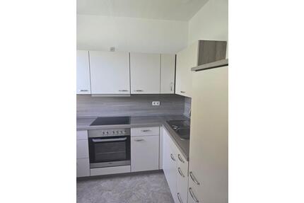 Perfekte Singlewohnung... Einbauküche + Balkon + Dusche + Hochparterre! - Schöneck/Vogtland
