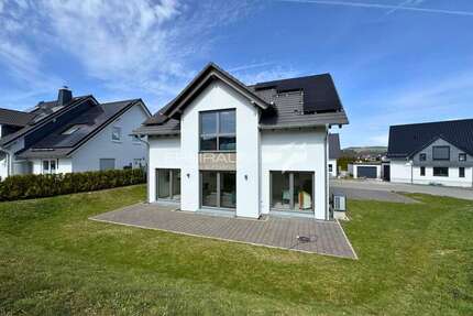 Haus zum Kaufen in Bestwig 510.000,00 € 143.05 m²